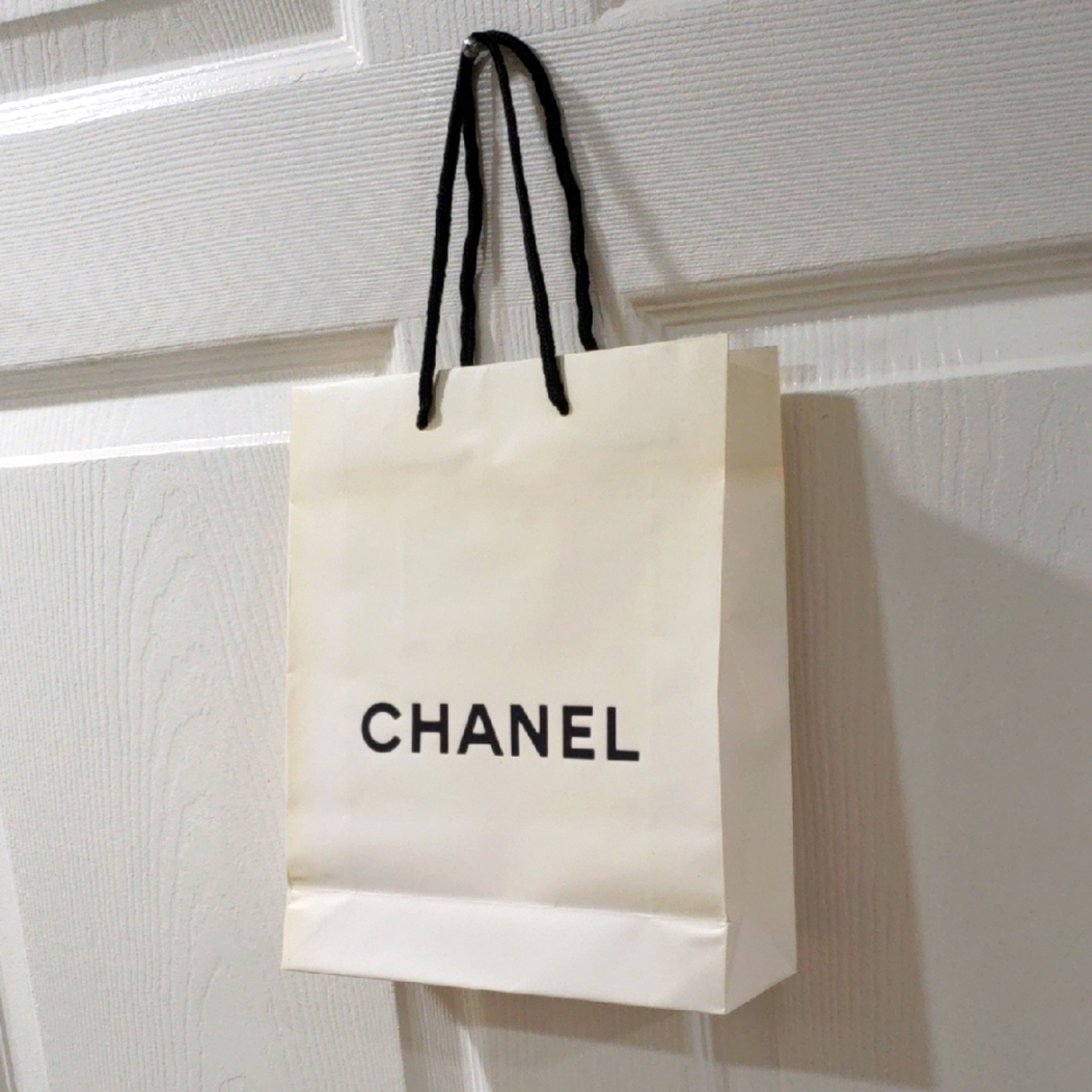 Chanel White Paper Gift Shopping Bag Luxury Boutique Packaging 825x10x275 3